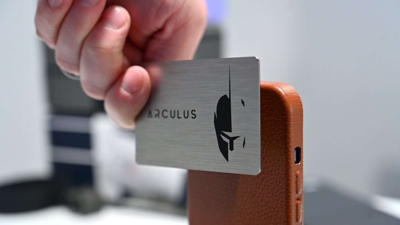 Arculus cold storage card held in hand